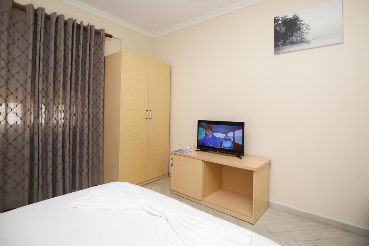 Hotel Summer Stars Vlore Ngoại thất bức ảnh