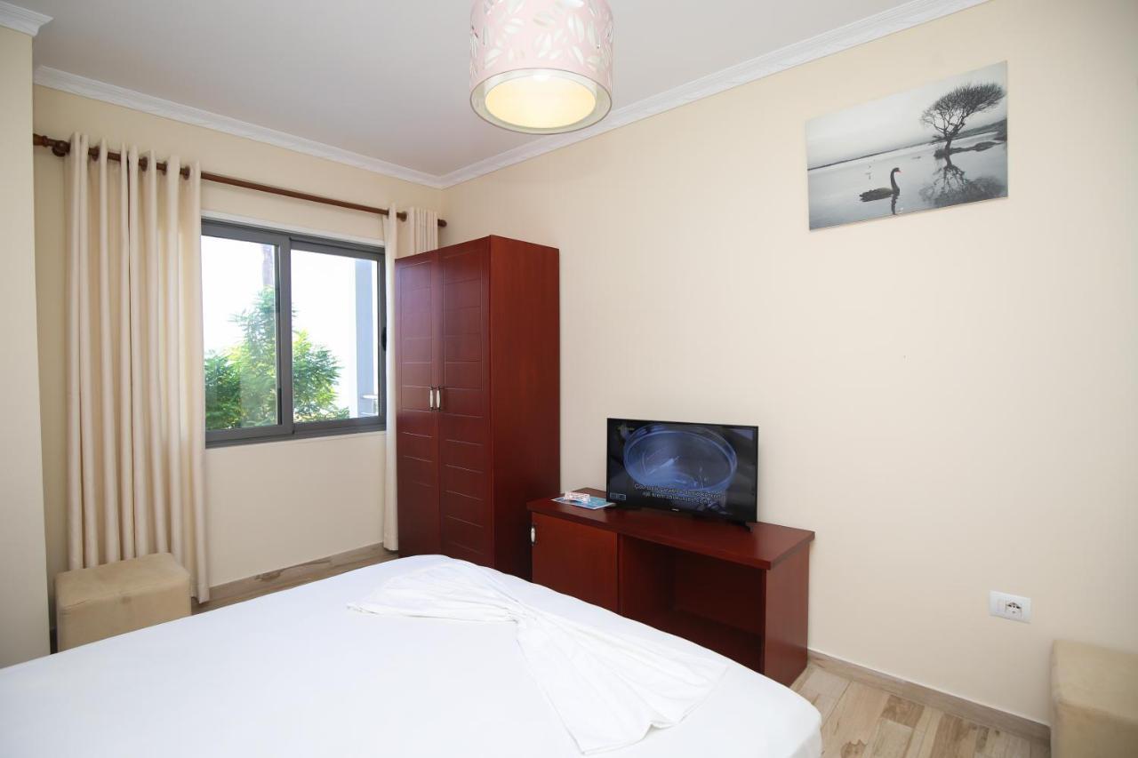 Hotel Summer Stars Vlore Ngoại thất bức ảnh