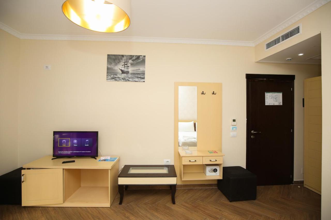 Hotel Summer Stars Vlore Ngoại thất bức ảnh